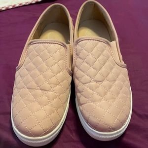 Pink dress shoes
